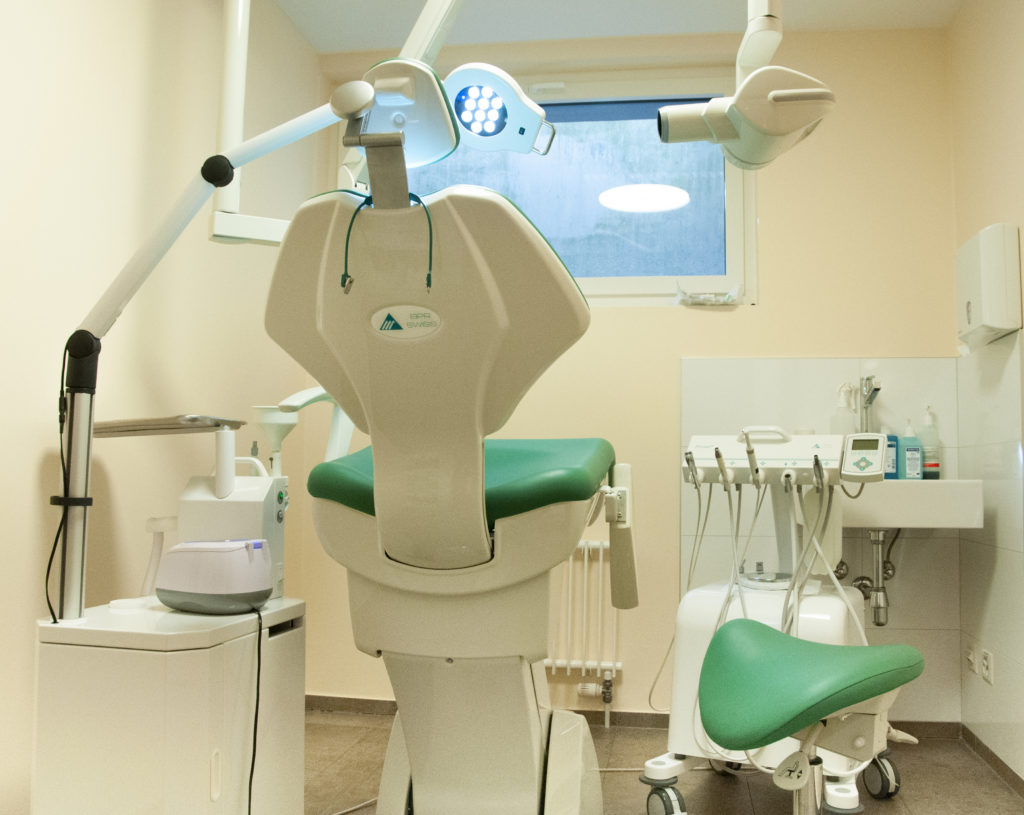 T1508032EMS LE HOME LES PINSLocal dentistePhilippe Gschwend EMS Le Home les Pins